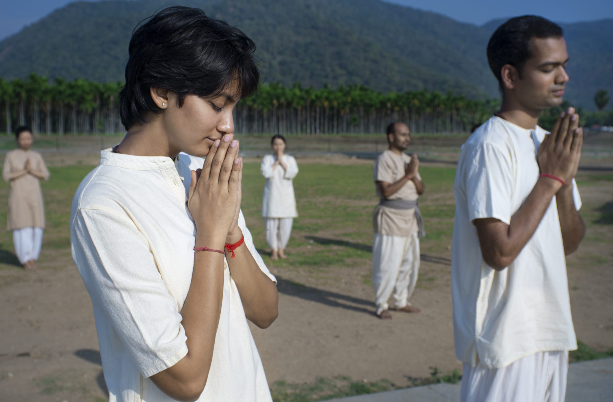 Profesores de Hatha Yoga Clásico expresando su emoción